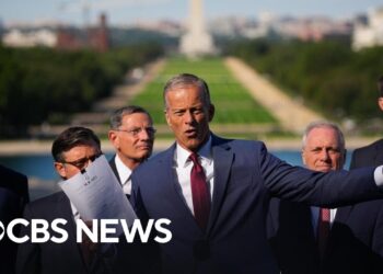 Democrats, Republicans continue blame game as government shutdown begins