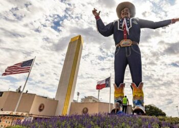 From cotton candy-covered bacon to mustard beer: The most unique eats at the 2025 State Fair of Texas