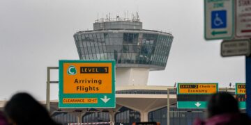 Major US airports face ground stops and flight delays amid ongoing government shutdown Major US airports face ground stops and flight delays amid ongoing government shutdown