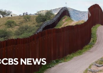 Unlawful U.S.-Mexico border crossings hit lowest tally since 1970, data shows
