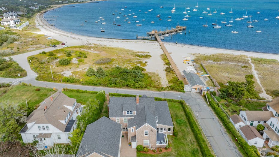 Judy Garland and Liza Minnelli's Cape Cod rental home sells for $6.8M 13 Cape Cod