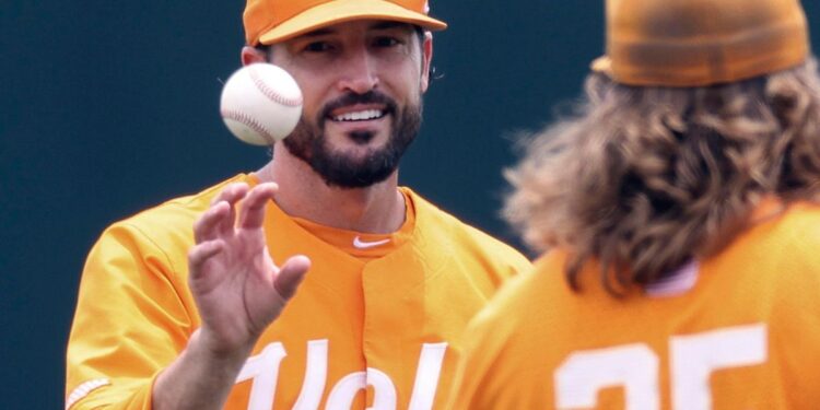 Giants name Tennessee’s Vitello manager, gambling on a college coach with no pro experience Giants name Tennessee’s Vitello manager, gambling on a college coach with no pro experience