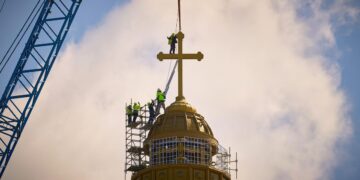 Romanians flock to a new cathedral that is the world’s largest Orthodox church Romanians flock to a new cathedral that is the world’s largest Orthodox church