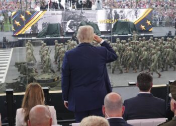 Pentagon confirms anonymous 0 million donation from Trump ‘friend’ to pay troops Pentagon confirms anonymous 0 million donation from Trump ‘friend’ to pay troops