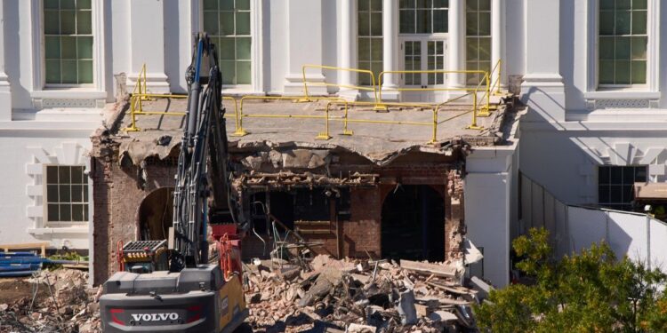 White House ballroom price tag increases to 0 million