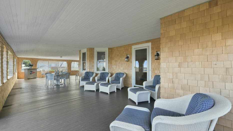 Judy Garland and Liza Minnelli's Cape Cod rental home sells for $6.8M 18 Porch