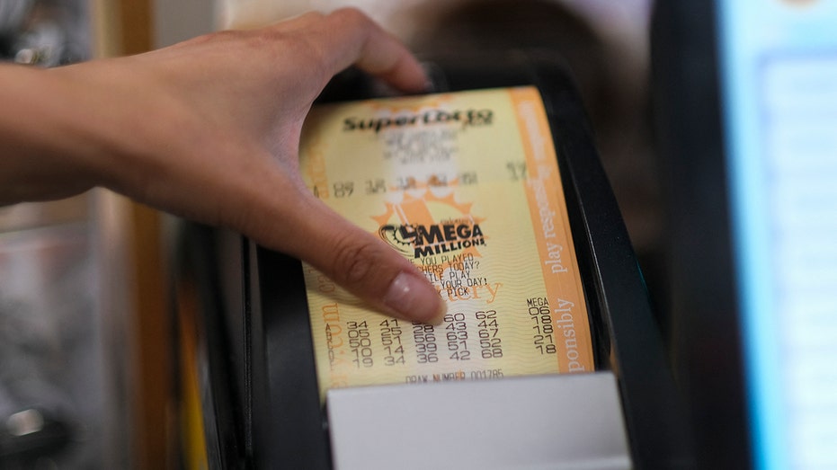 Mega Millions jackpot surges to $714M 6 mega millions ticket