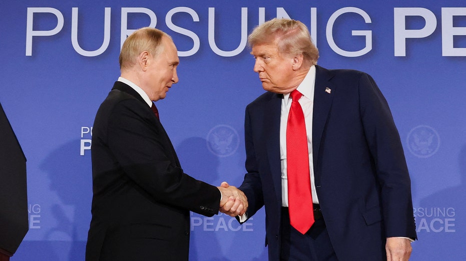 Trump administration hits Russia's top oil firms with sanctions to stunt war funding, urges ceasefire 5 Trump and Putin