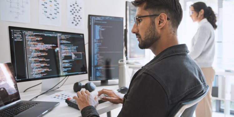 Prompt Engineering Urges ‘Hermeneutic Prompting’ As A Powerful Technique Unlocking The True Value Of Generative AI