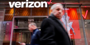 Verizon to cut up to 15K jobs as it seeks to cut costs under new CEO