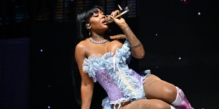 Summer Walker Is ‘Finally Over It’ On New Album Summer Walker Is ‘Finally Over It’ On New Album