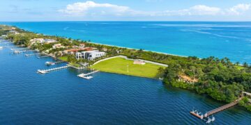 Once planned as America’s most expensive new home, M estate lists beside Larry Ellison’s Florida mansion