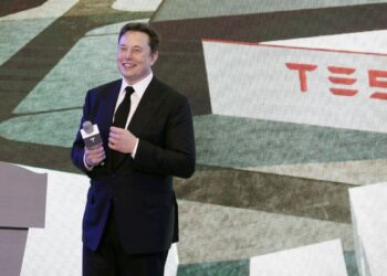 Elon Musk teases Tesla flying car: ‘Crazy technology’ Elon Musk teases Tesla flying car: ‘Crazy technology’