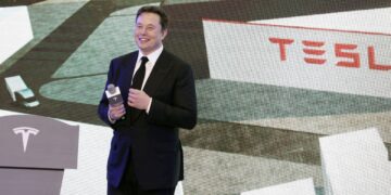 Elon Musk teases Tesla flying car: ‘Crazy technology’ Elon Musk teases Tesla flying car: ‘Crazy technology’
