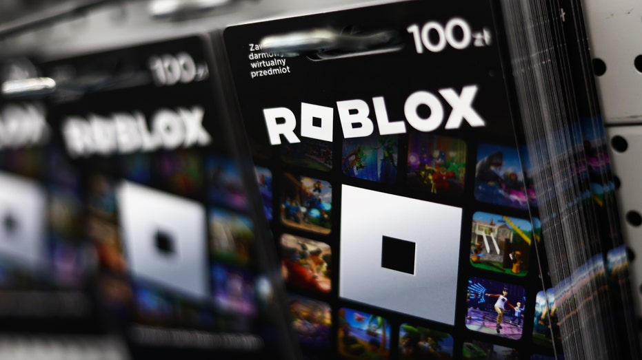 Roblox user accused of soliciting Florida child after parent reports explicit chats 5 Roblox gift cards