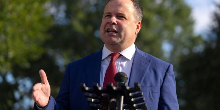 Fannie Mae officials ousted after sounding alarm on sharing confidential housing data Fannie Mae officials ousted after sounding alarm on sharing confidential housing data