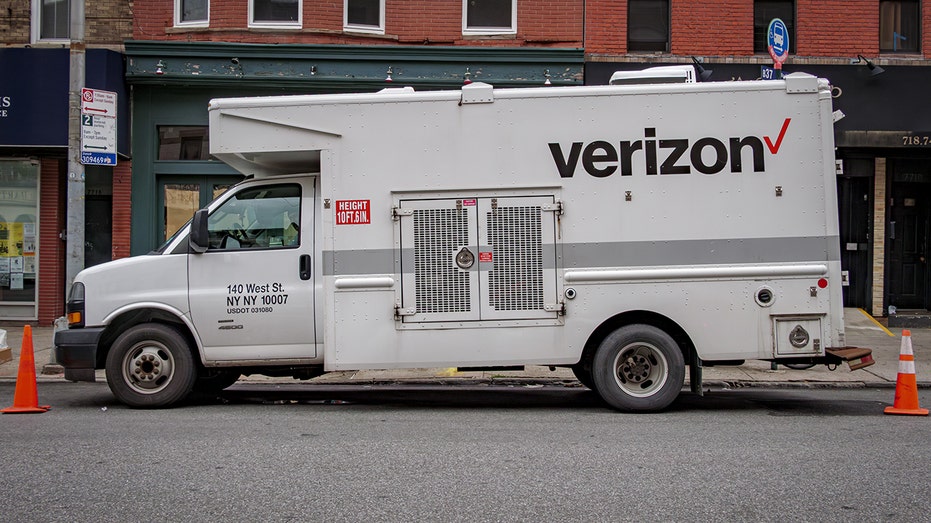 Verizon to cut up to 15K jobs as it seeks to cut costs under new CEO 6 A Verizon service truck seen in Brooklyn