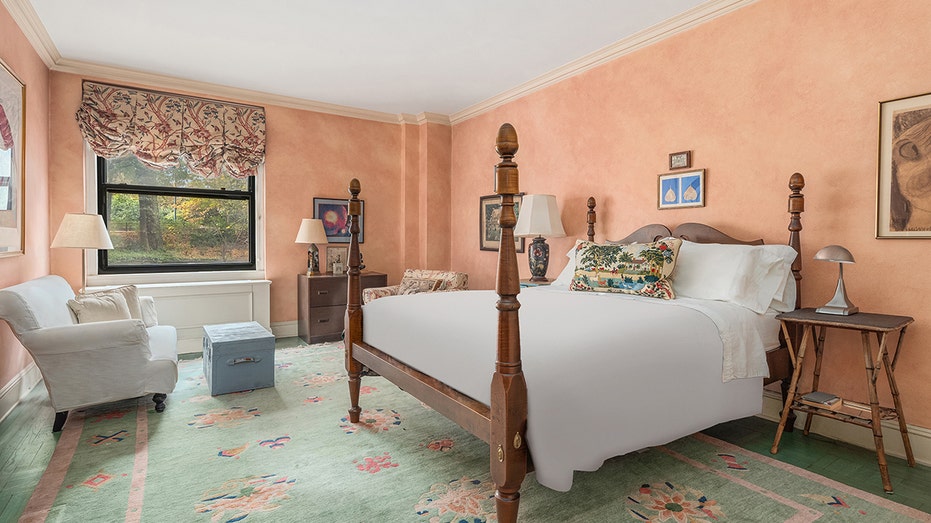 Paul Newman and Joanne Woodward's New York apartment hits market for first time in 40 years for $1.69M 17 A bedroom with pink walls and a white bed.